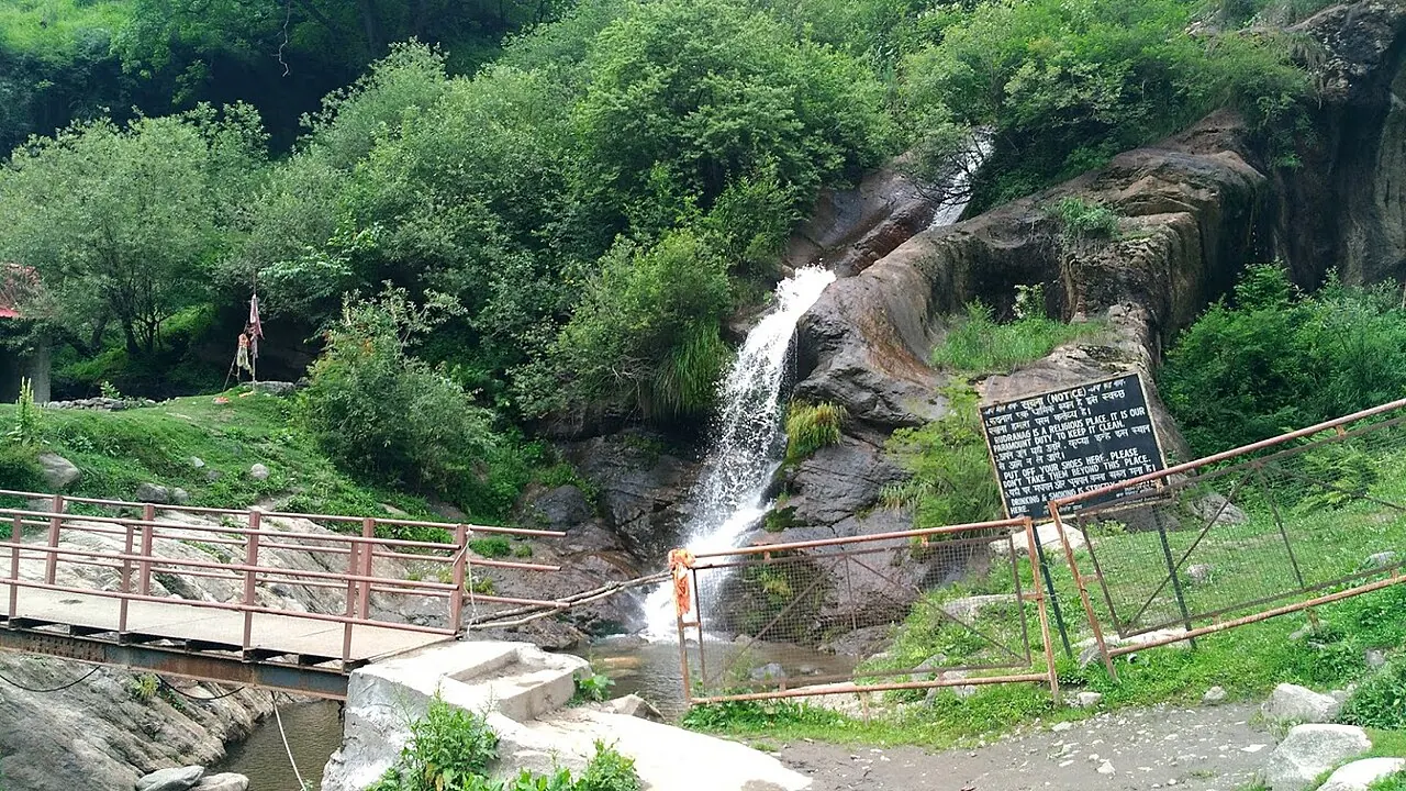 Rudra Nag waterfall on the Kheerganga trail